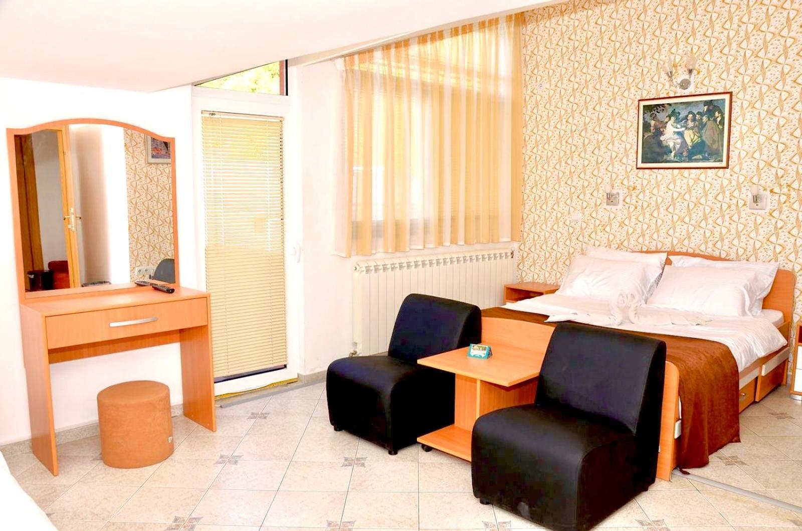 Hotel ลากาดิน ภายนอก รูปภาพ